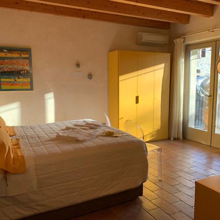 L'Isolo B&B E Case Vacanza Monzambano Buitenkant foto